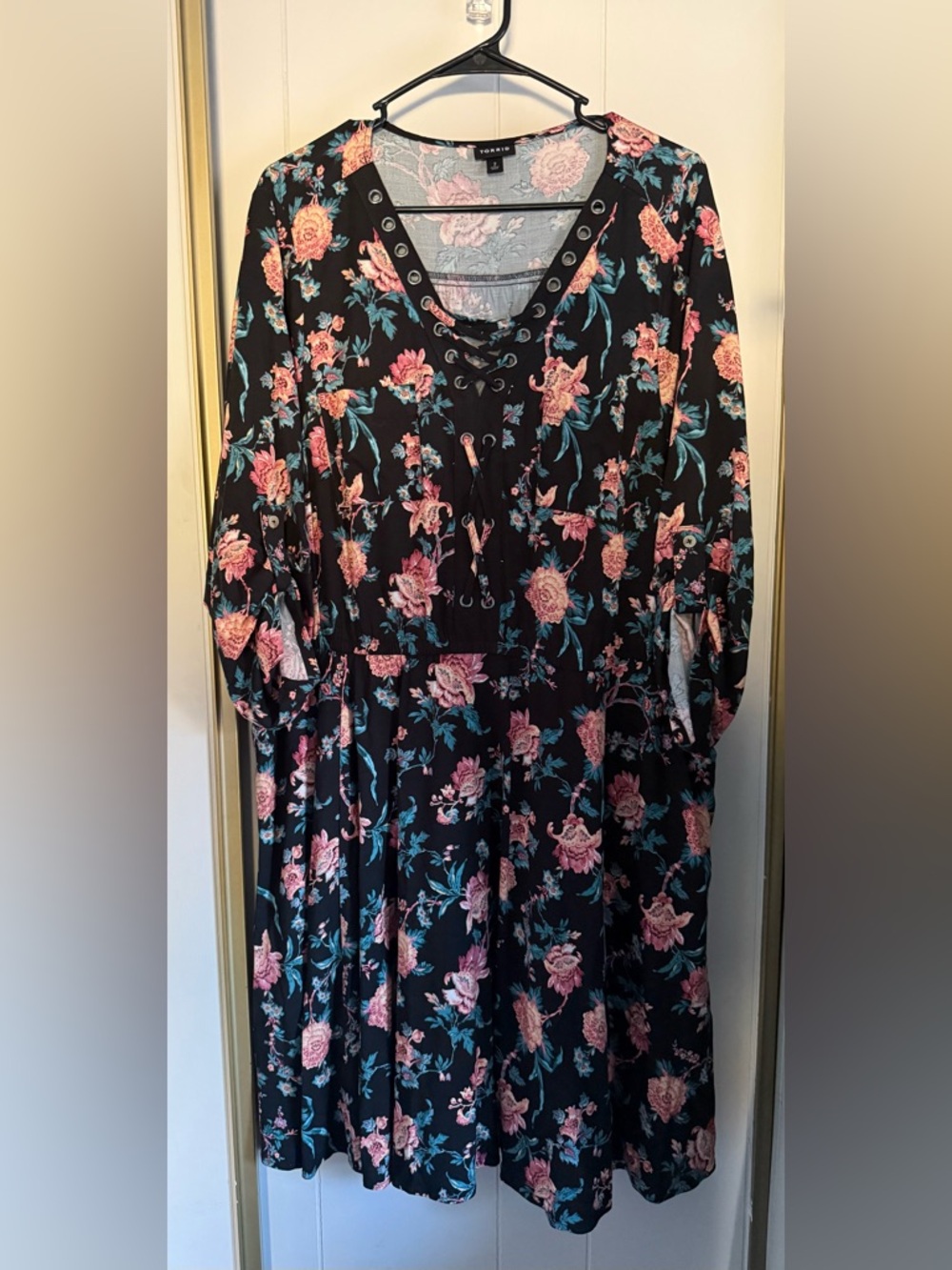 NWOT Torrid Floral Grommet Lace up Dress size 2